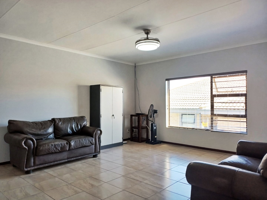 5 Bedroom Property for Sale in Fraaiuitsig Western Cape